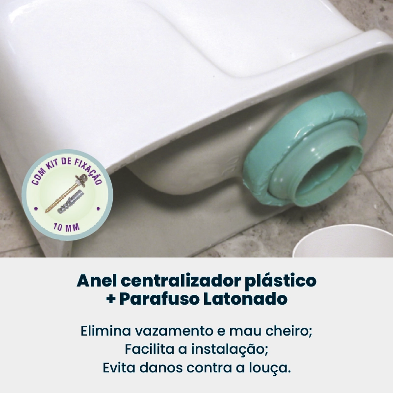 Anel centralizador plástico instalado em vaso sanitário, com destaque para o kit de fixação com parafuso latonado. Benefícios do produto indicados abaixo da imagem.