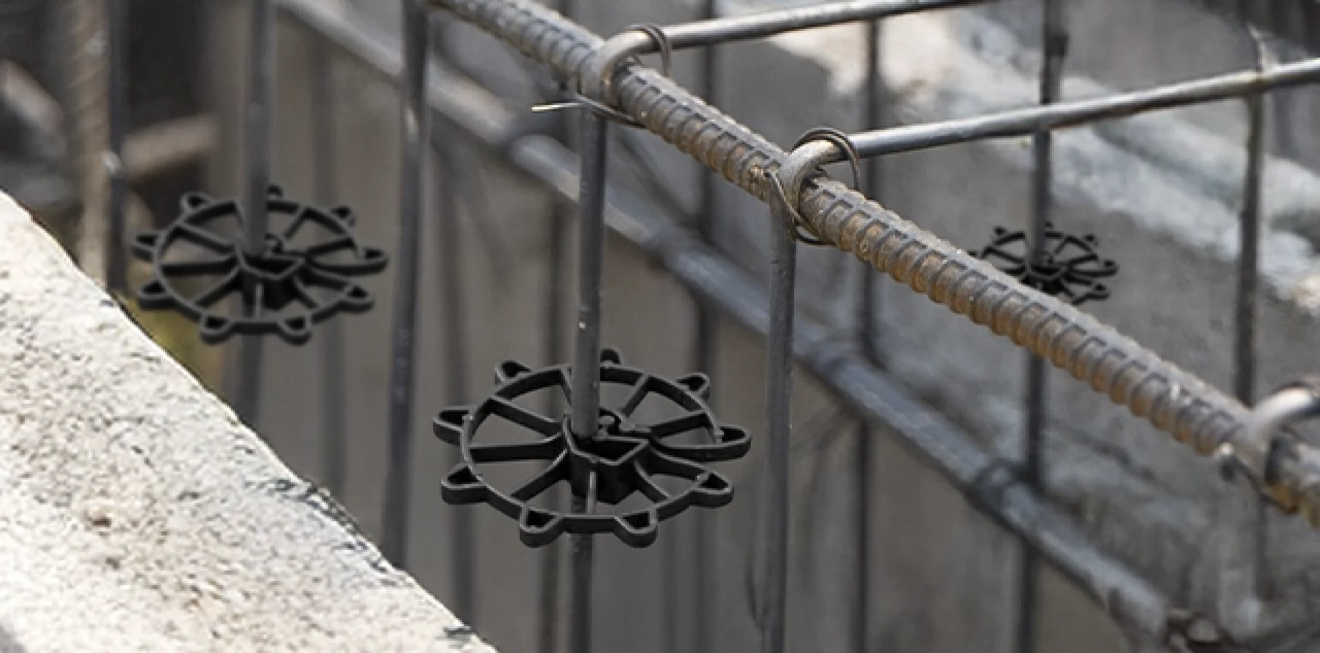 fortes-plasticos-espacadores-no-setor-da-construcao